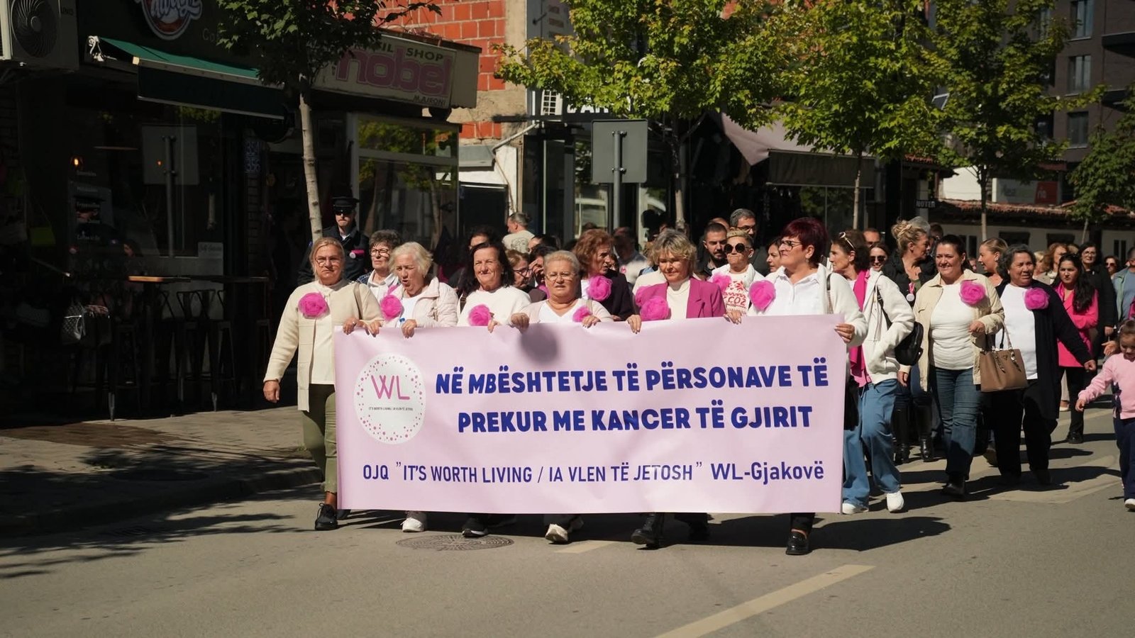 Kusari-Lila me bashkëpunëtor marshon për solidaritet