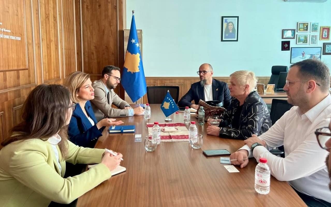 Kusari-Lila zhvilloi takim me drejtuesit e STIKK-ut për inovacionin