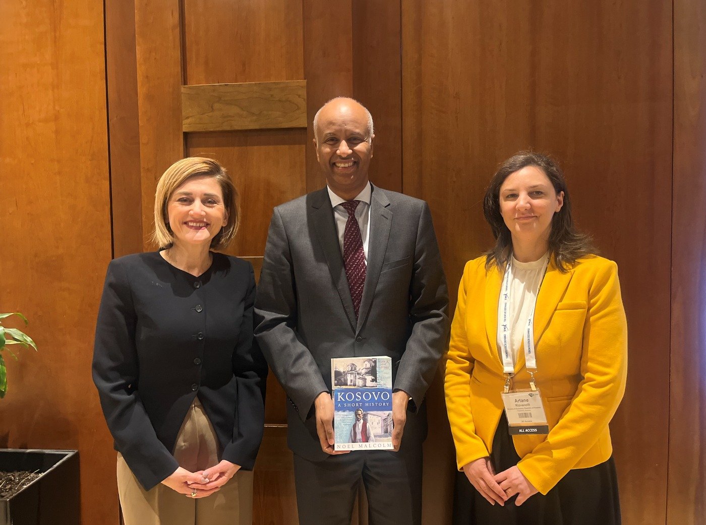 Në Toronto, takime me institucione dhe përfaqësues të sektorit minerar